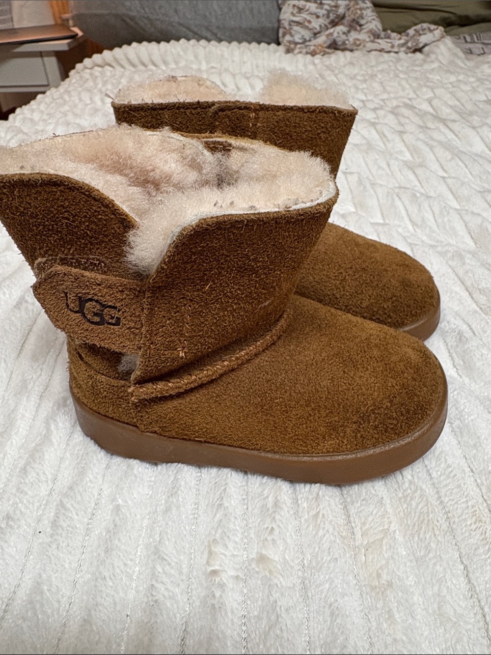 UGG Kids Chestnut Brown Shearling-Lined Suede Boots